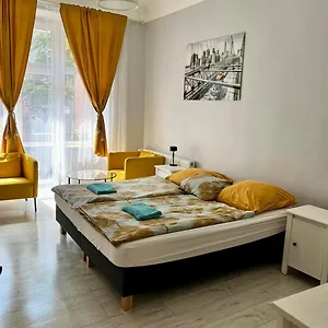 https://colourful-apartment.hotelswroclaw.com